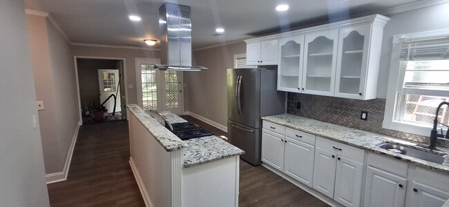 Building Photo - 5740 Pilgrim Ave