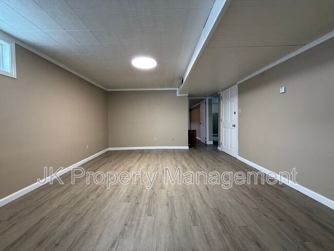 Building Photo - 528 21st Ave NE