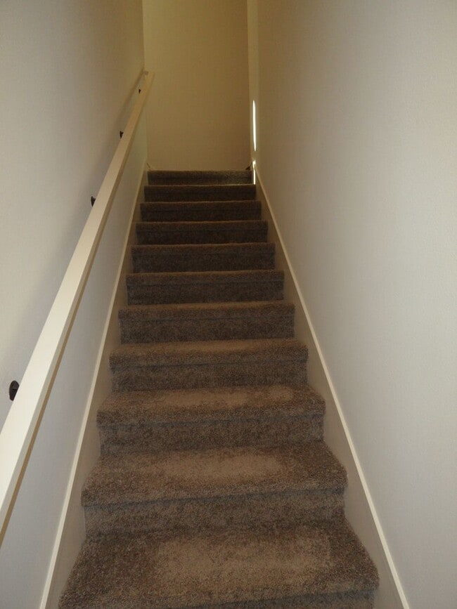 Building Photo - 4BR 3BA two-story condo with 2 Car Attache...