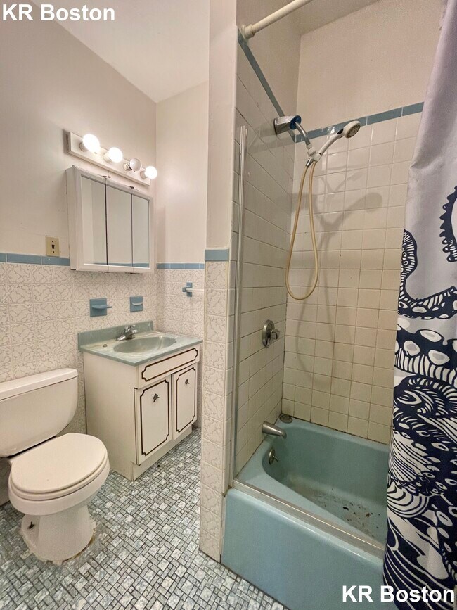 Building Photo - 1891 Beacon St