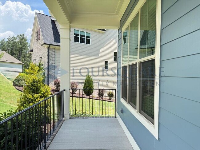 Building Photo - Beautiful  3-Bedroom Home with Loft, Screened Deck & Fenced Backyard – Convenient to Duke Univers...