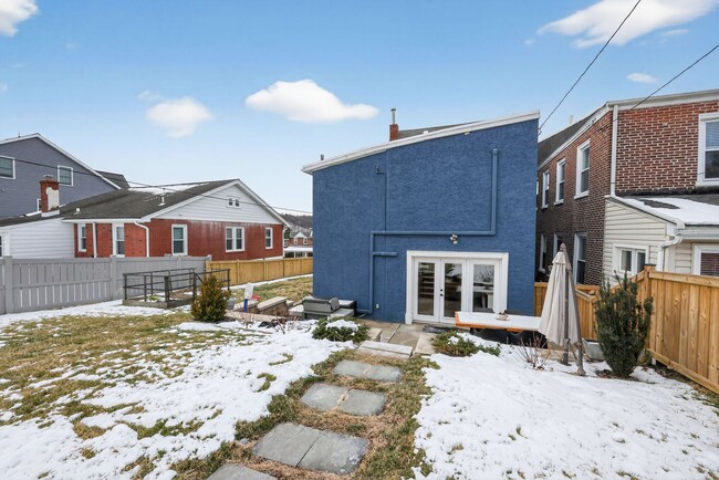 Building Photo - 4 Bedroom, 2 Bath Conshohocken Gem!