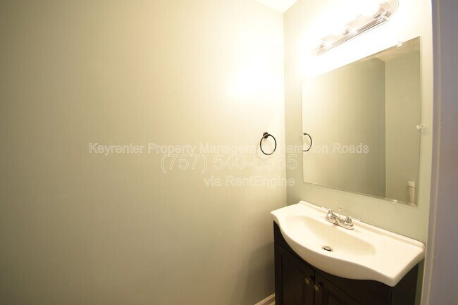 Building Photo - 1549 River Creek Crescent