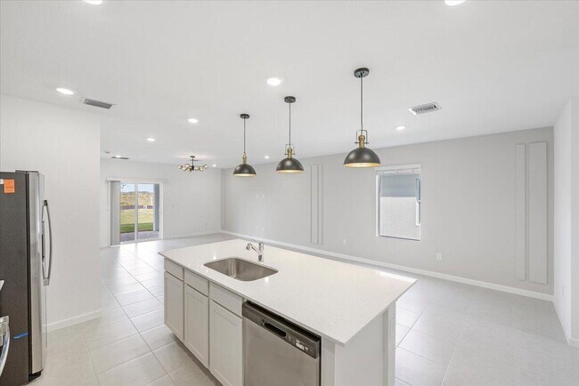 Building Photo - 11161 NW Fernbrook Dr