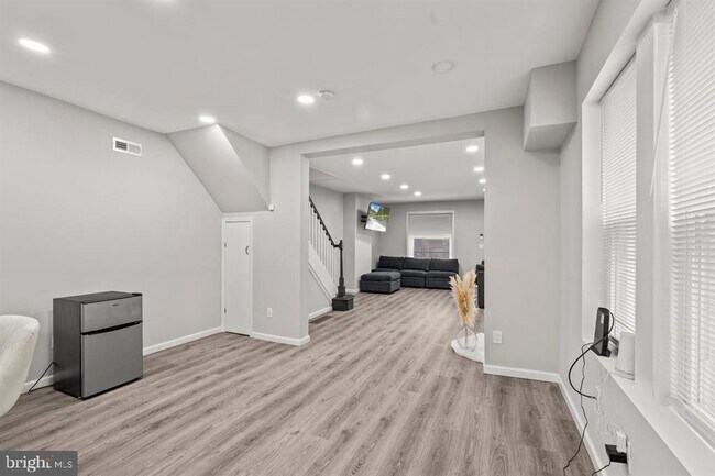 Building Photo - 4928 Florence Ave