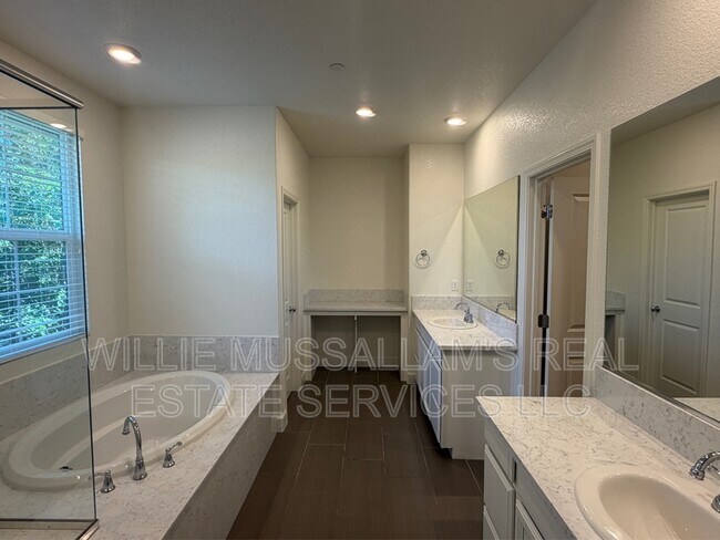 Building Photo - 1388-1390 Dairy Dr