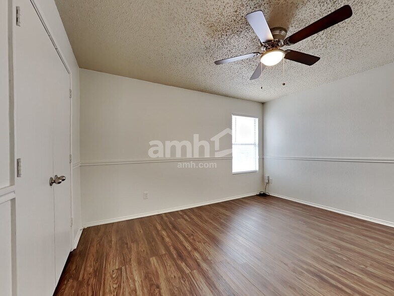 Building Photo - 5205 Bedfordshire Dr