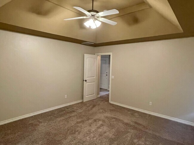 Building Photo - Great 4 Bed In Edmond Schools!!