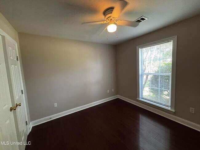 Building Photo - 410 Abbey Woods