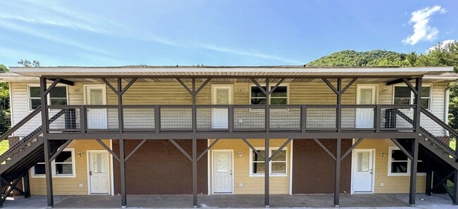 Building Photo - Fox Run Apartments - 963
