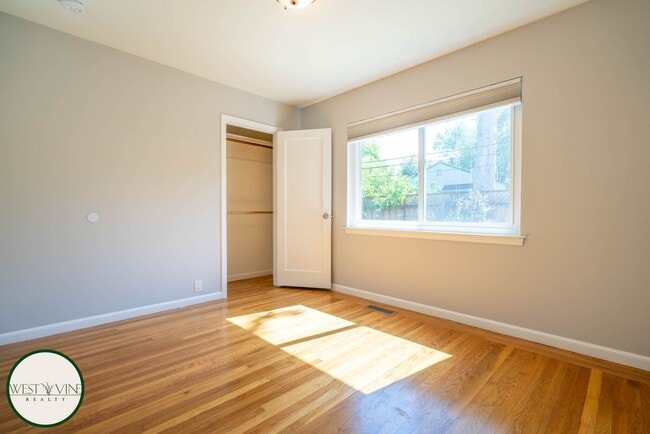 Building Photo - Stunning 3 Bed / 2 Bath Home | Attached Ga...