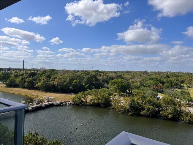 Building Photo - 16385 Biscayne Blvd