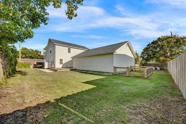 Building Photo - 101 Sixth St N