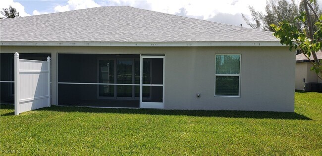 Building Photo - 2020 SW 15th Pl
