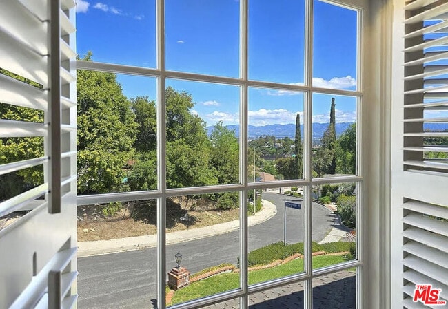 Building Photo - 3690 Crownridge Dr