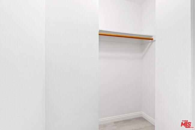 Building Photo - 10747 Wilshire Blvd