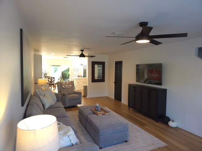 Building Photo - 1000 Mallery St Ext