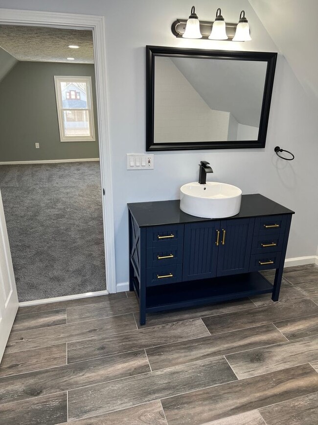 Building Photo - Gorgeous 4 bd, 2.5 bth Lakewood Stunner!