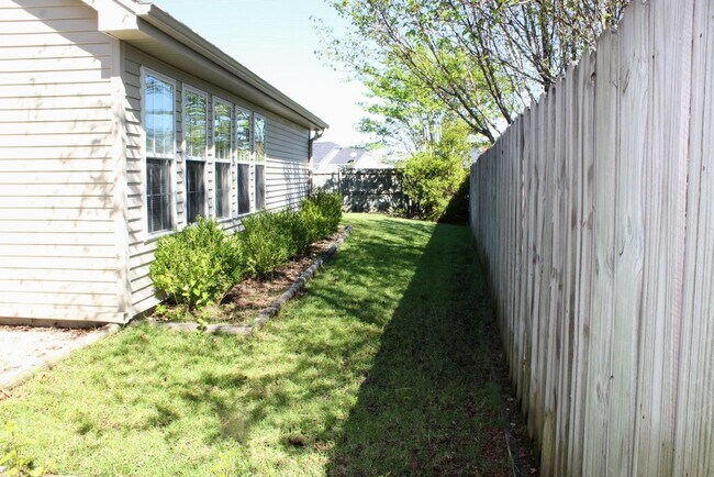 Building Photo - 3BR Home with Fenced Yard & Community Pool...
