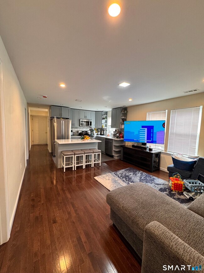 Building Photo - 18 Soundview Ave