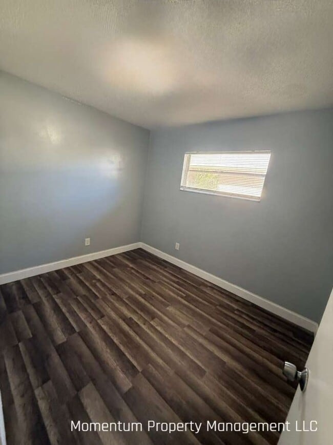 Building Photo - Newly Remodeled 2/1 Duplex- AVAILABLE FOR IMMEDIATE MOVE IN!!
