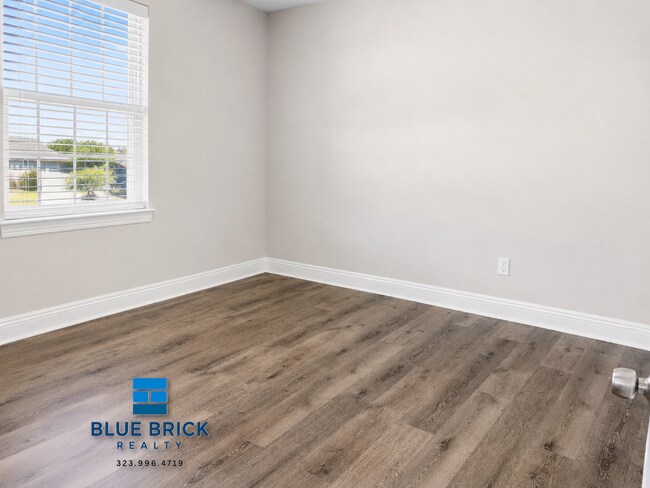 Building Photo - 3119 W 63rd St