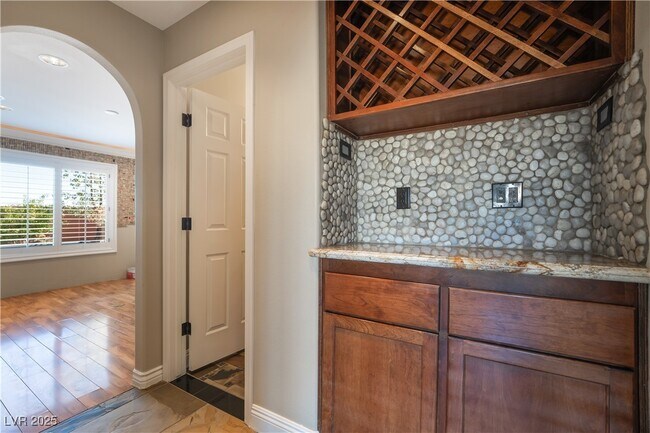 Building Photo - 9906 Stiges St