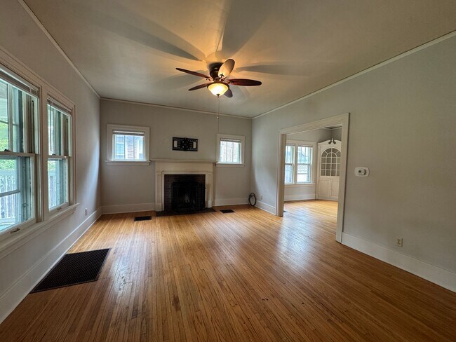 Building Photo - 1004 S Busey Ave
