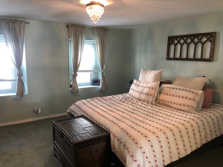 master bedroom - 4346 Cresson St