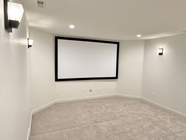 Building Photo - 14328 S Log Home Ln