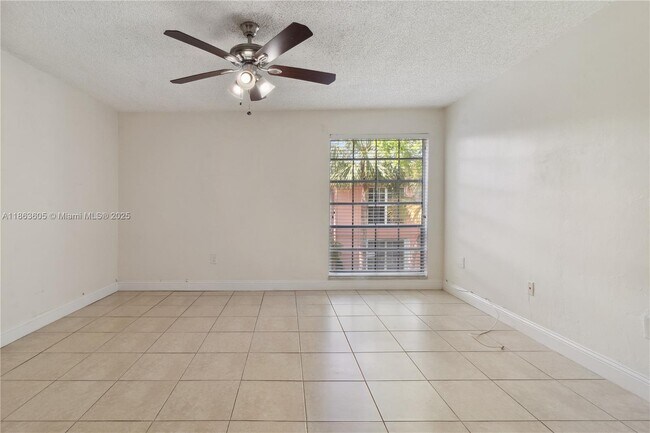 Building Photo - 10834 N Kendall Dr