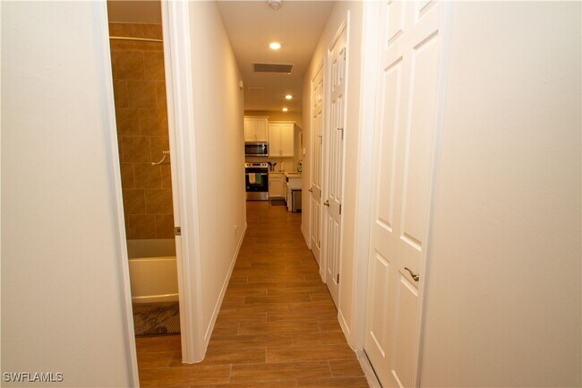 Building Photo - 1241 Enbrook Lp