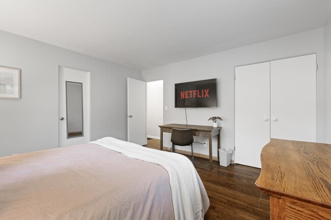 Building Photo - Fully Furnished! Stunning UA Ranch with 3 ...