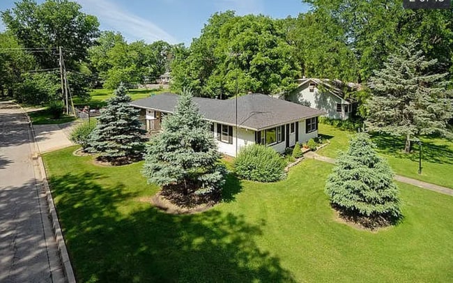 Building Photo - 2617 Chevy Chase Dr