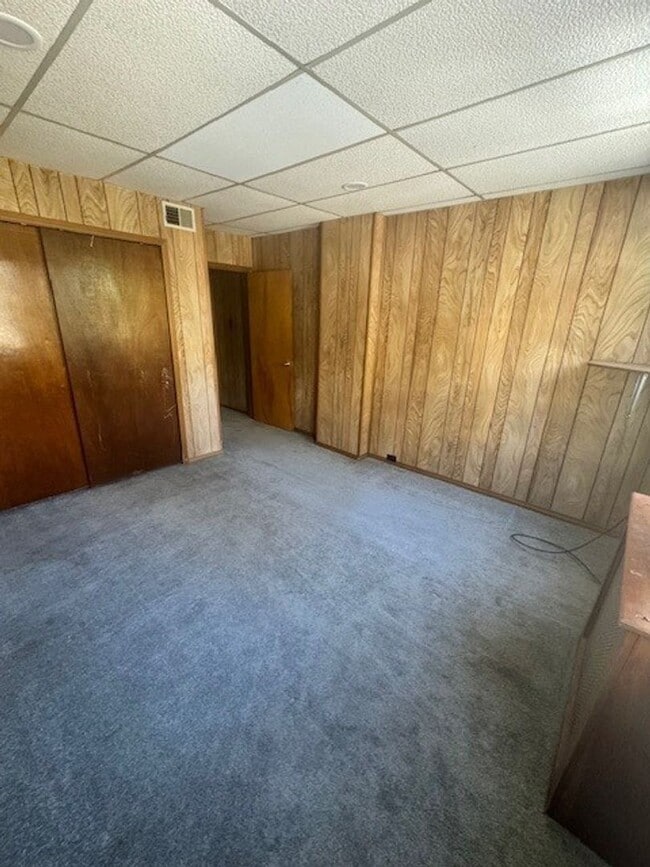 Building Photo - 4 bedroom 1 bathroom plus office
