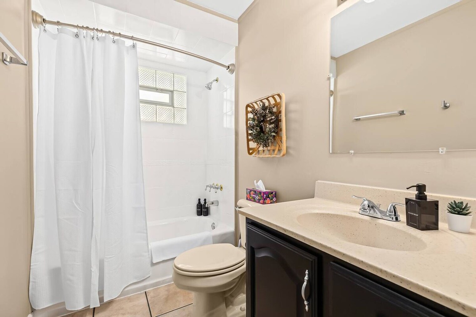 Building Photo - 1019 E Hayes Ave