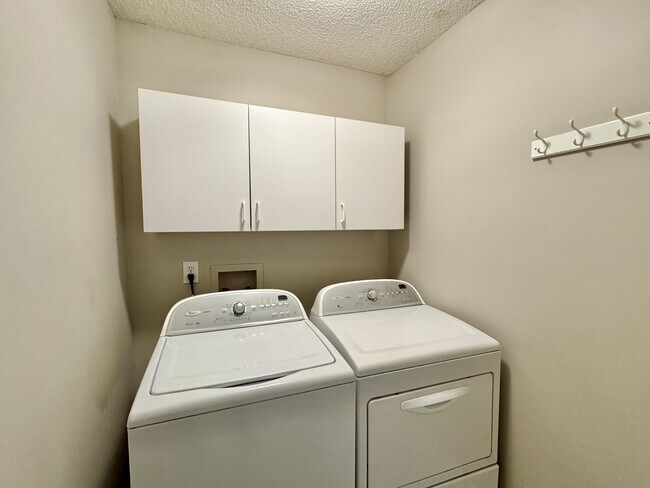 Building Photo - 218 Oligi Cir