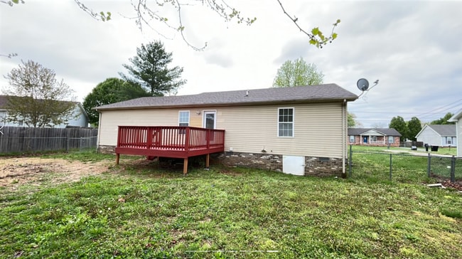 Building Photo - Charming ranch home.