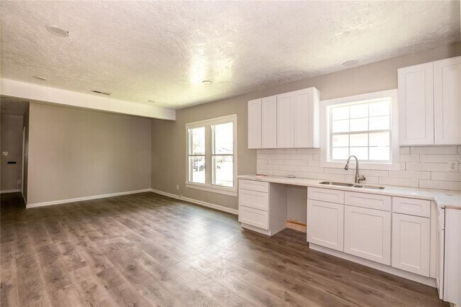 Building Photo - 200 W James Ave