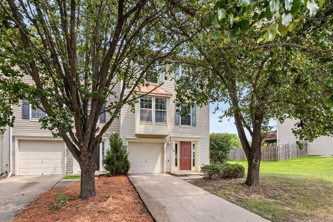Building Photo - 4701 Colonnade Way