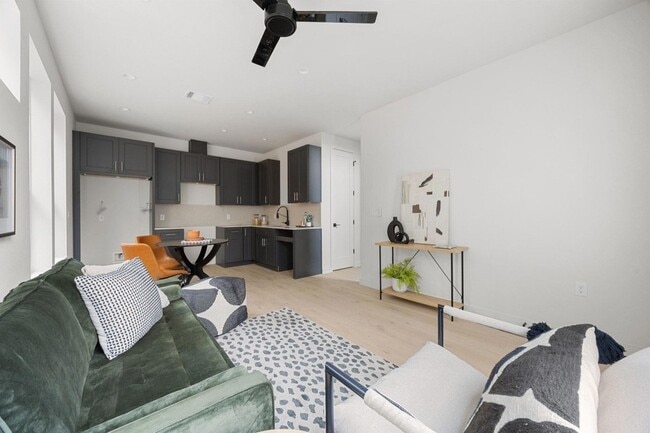 Building Photo - 1709 Maple Ave