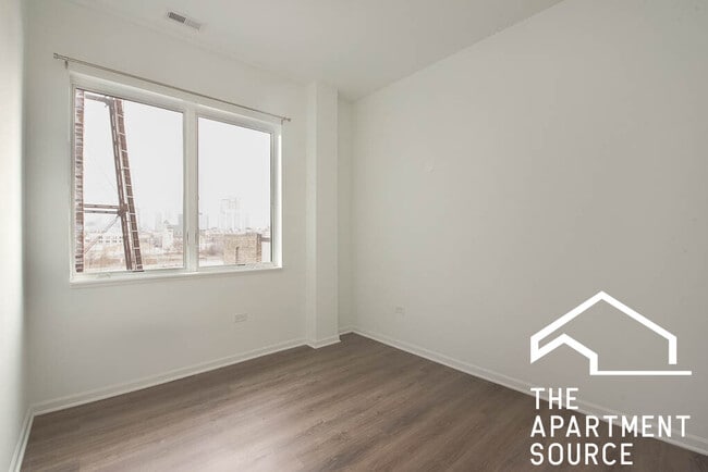 Building Photo - 2550 S Wabash Ave