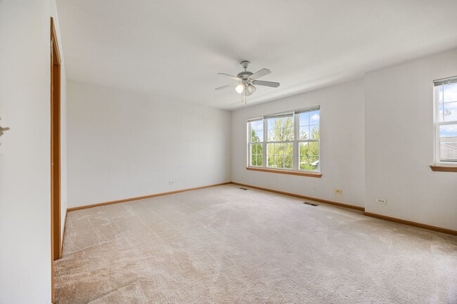 Building Photo - 923 Emerald Dr