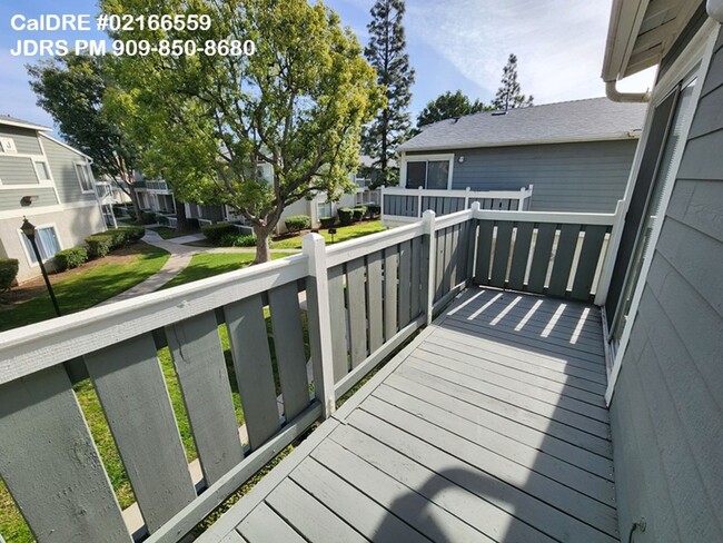 Building Photo - Price Lowered! Ontario 2 bedroom Townhouse