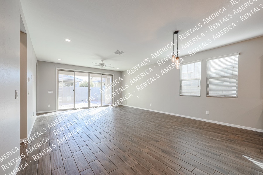 Building Photo - 3725 E Turley St