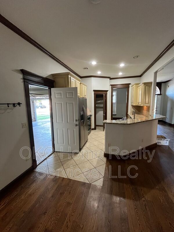 Building Photo - 1216 NW 190th Pl