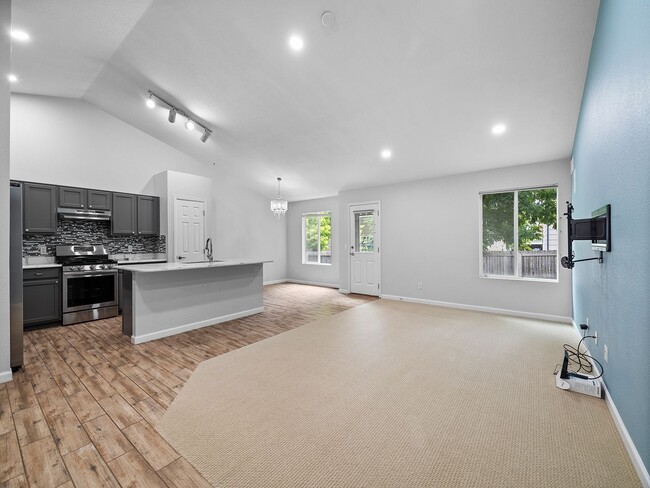 Building Photo - 3 Bed 2 Bath Home Available for Rent!!!