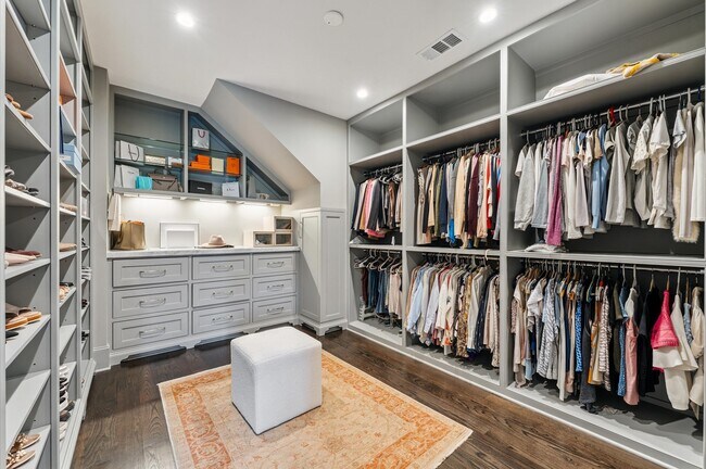 Building Photo - 7 Marilane St