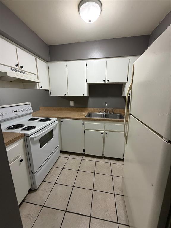 Building Photo - 2121 S San Gully Rd