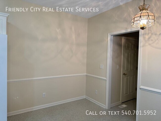 Building Photo - Beautiful Duplex at Spring Oaks